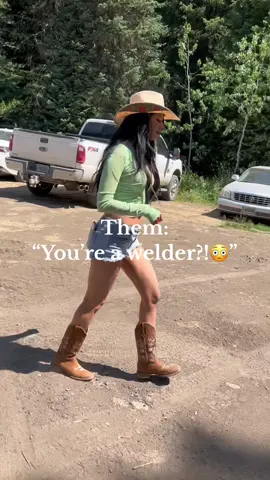 Cant let boys have all the fun. ⚡️😈 #CapCut #BlueCollarBabe #WomenInTrades #WeldersLife #WomanWhoWeld 