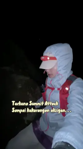 Untung ga sampai mimisan, cuma pusing lemes mual. Ada yg pernah begini juga? #gunungkerinci #gunung #pendaki #fypgaknih #pendakigunung #summit #summitattack 