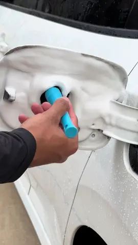 The gas caps are always dirty🧼🛁 #cardetailing #detailingworld #carsoftiktok #detailing #tiktokcars 