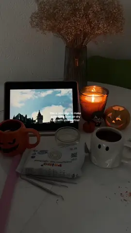 and watch fall movies while doing it🍁🎃🕯️#fallactivities #autumnbucketlist #autumnideas #airdryclay #fallaesthetic 