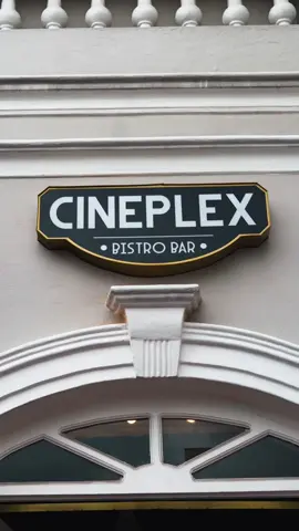 Descubre la magia de un cine único en #Quito #CineplexBistroBar, el primer cine- bistró VIP con restaurante y servicio personalizado te invita a vivir experiencias inolvidables.  Aquí, cada película se convierte en un viaje de emociones, acompañado de sabores increíbles. Cineplex Bistro Bar, más que un cine. #peliculas #dineincinema #ecuador #quito #movie #foodtiktok #cineplex 