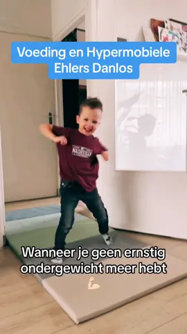 Voeding en Hypermobiele Ehlers Danlos. Matthew (4) is onlangs van ernstig ondergewicht aar ‘gewoon’ onder gewicht gegaan 💪🏻 Dit was keihard werken voor Matth en momenteel heeft hij een flinke ‘eetdip’. Hij is ontzettend snel misselijk #instabiliteit #reflux #refluxbijkinderen #voeding #ehlersdanlos #myhsdchallenge #myedschallenge #hypermobile #hypermobility #hypermobilespectrumdisorder #training #makeitfun #balans #hypotonia #hypermobilespectrumdisorder #spierslapte #hypermobielegewrichten #hypermobiel #maagzuur #maagproblemen #dietitian #dietiek #drinkvoeding #energie #trachiamalacie #tracheomalacia #physiotherapy #occupationaltherapy #fysiotherapie #ergotherapie 