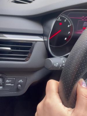 How do you usually use your turn signal?#tiktok#howto#cartok#car#automotive #driving #skills #knowledge #fpy #fyp #tips #foryou  #carsoftiktok