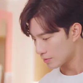 I discovered her secret😂😂#MyGirlfriendisanAlien #MyGirlfriendisanAlien2 #cdrama #wanpeng #xuzhixian #徐志贤 #万鹏 #外星女生柴小七 #fyp  #Chinesedrama  #foryou