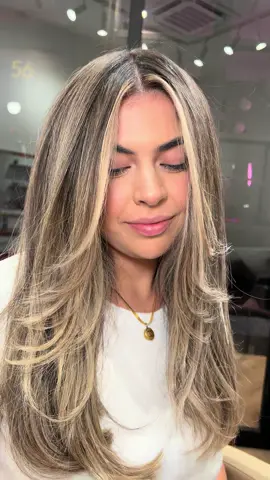 Blank canvases are my favorite ✨ Ashy bright bronde🤎 #karolg #shakira #bronde #balayage #hairtransformation #faceframinglayers #moneypiece #faceframe #faceframehair #haircut #losangeles #orangecounty #costamesa #hairstylist #lastylist #ocstylist 