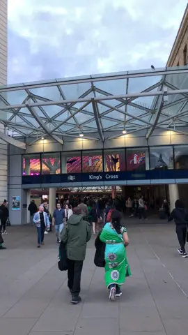 Walking around King’s Cross Station! Virtual walking tour in London, United kingdom 🇬🇧 .. #london #uk #love #paris #newyork #england #fashion #usa #photography #art  #dubai #instagood #music #travel #londonlife #instagram #canada  #unitedkingdom #photooftheday #like #germany #italy #follow #style  #france #europe #losangeles #beauty #photo #architecture
