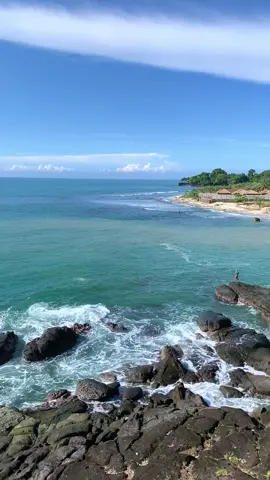 Pantai di Banten yg gak kalah bagus🙌🏻 #pantaibatuhideung #pandeglang 
