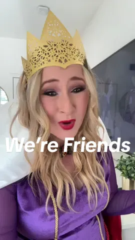 Going back to my old TikTok days with this one 🍎 #lipsync #werefriends #snowwhite #evilqueen #disney #halloween #taylorswift #mileycyrus #halloweencostume #disneyprincess #disneyvillain 