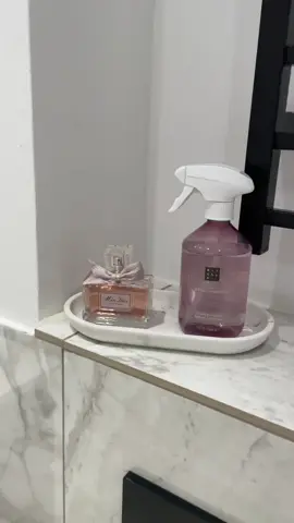 I love to make my bathroom feel like a hotel 🌸🧖🏽‍♀️ #fyp #bathroom #hotelvibes 