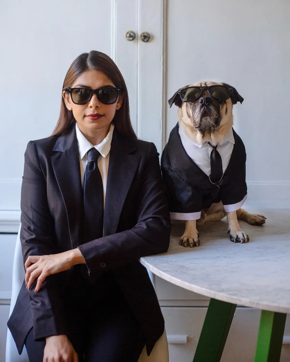 An easy to put together, timeless halloween look. And Ari def understood the assigment ;) #halloweenlook #meandmydog #meninblack #halloween2023 