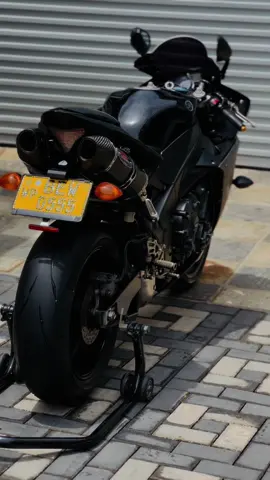 💣💥🖤🔊 #onemillionaudition #fyp> #carbonfiber #typ>#fav#yzfr1 #highcapacitysrilanka #exhaustsound #fyp #onemillionaudition #bikelover 