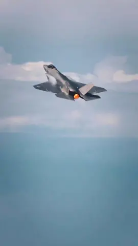 Flares and Fury: #f35 Blasts Through the Sky, Unleashing Vapor Cones in Style #aerialphotography   #f35b #f35lightning #lockheedmartin #f35lightningii #f35a #f35c #f35demoteam  . 🎥: patrick_la & f35demoteam & aviation_pics787 . #militaryaviation #eaaairventure #flyinghigh #pilotview #aviationlife #piloto #foryou #fyp #foryoupage #thrillseeker #viralvideo #trending #trendingtiktok #trendingnow #trendingsong #originalsong 