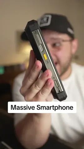 This smartphone is massive #Tech #techtok #ulefone #ulefonearmor24 #22000mahsmartphone #thicksmartphone #imparkerburton #androidguy #techguy 