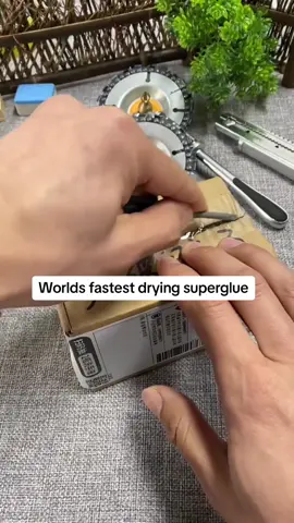 This glue is one of the strongest in the world 😳