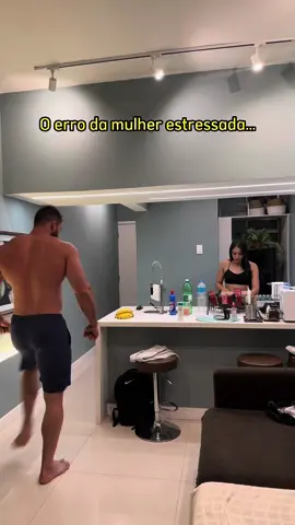 Toda estressadinha tem seu palhaço, não é mesmo?  . . #humor #casal #comedia #relacionamento 