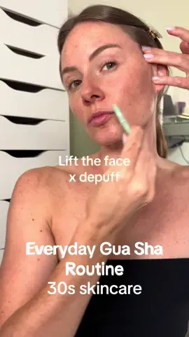 Everyday gua sha tutorial. 🙌🏼 Use a lubricant to help move the gua sha smoothly across your skin and don’t forget to open your lymphatic system prior. #guasha #guashatutorial #lympathicdrainage #facemessage #skincare #antiaging #youthfulskincheck 