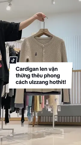Muốn xinh thử ngay áo khoác cardigan len vặn thừng siêu hot nhà #Steezy nhennn😙——————————————— #steezy #steezyvn #steezyhn #aothun #aophong #somi #croptop #jeans #hanoi #saigon #cocabychambre #chambrevintage