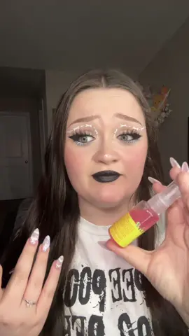 i feel like if i hadnt literally drowned the spoolie it wouldve been even more slay #browspray #eyebrows #cleangirlmakeup #laminatedbrows 