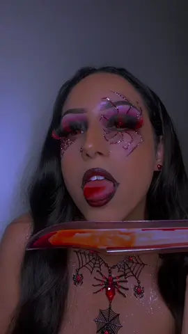 Black Widow Vampire Queen @SnarlsBox @SnarlsBoxCosmetics #snarlsboxweeksofhalloween #vampire #hotghoul 