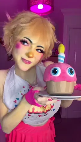 SURPRISEEEE!! 👀🧁 I ate pizza after this… #chica #toychica #fnaf #fnaf2 #fivenightsatfreddy 