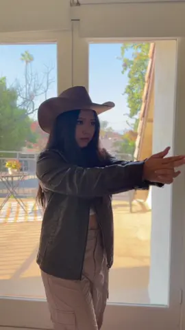 Haciendo un Western con la Darlene, Shane y Ayahnna en honor al Cuarto de Libra Western BBQ de @mcdonaldspanama JAJJAJAJA