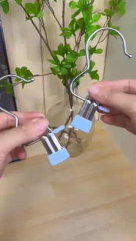 This small stainless steel clip is so practical. It has no clipping marks and does not damage clothes. #multifunctional small clip #stainless steel clip hook #trouser clip #skirt clip