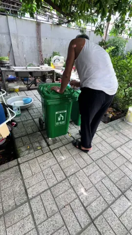 Bán thùng rác là phụ chủ yếu muốn được gặp con gái bác 