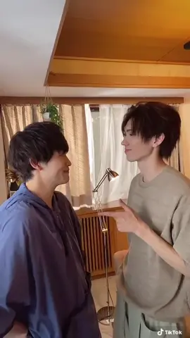 #せがだよ にスマホを渡すとたくさんTikTokを撮ってくれるので、最終話の放送が終わってもしばらくは供給できそうです☂️何回やっても向き合ってしまうお二人、かわいいですね☀️#ドラマ体感予報 #樋口幸平 #増子敦貴 #MyPersonalWeatherman