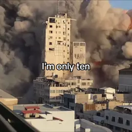 This is to make you understand that we were born on the lucky side of the earth. Free Palestine 🇵🇸 Make sure you share this video to your friends 🙏🏻🌏 #freepalestine #stopwar #palestine #israel #2023 #foryou #fyp #viralvideo #tik_tok 