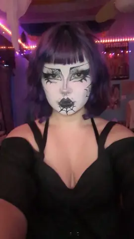 guess my opinion of spiderwebs by this look #goth 