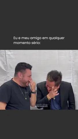 Aquela crise de riso nos momentos que não pode, quem nunca? 🤣 @leonardo @brunodobem 🎤 #leonardocantor #brunoemarrone #sertanejo