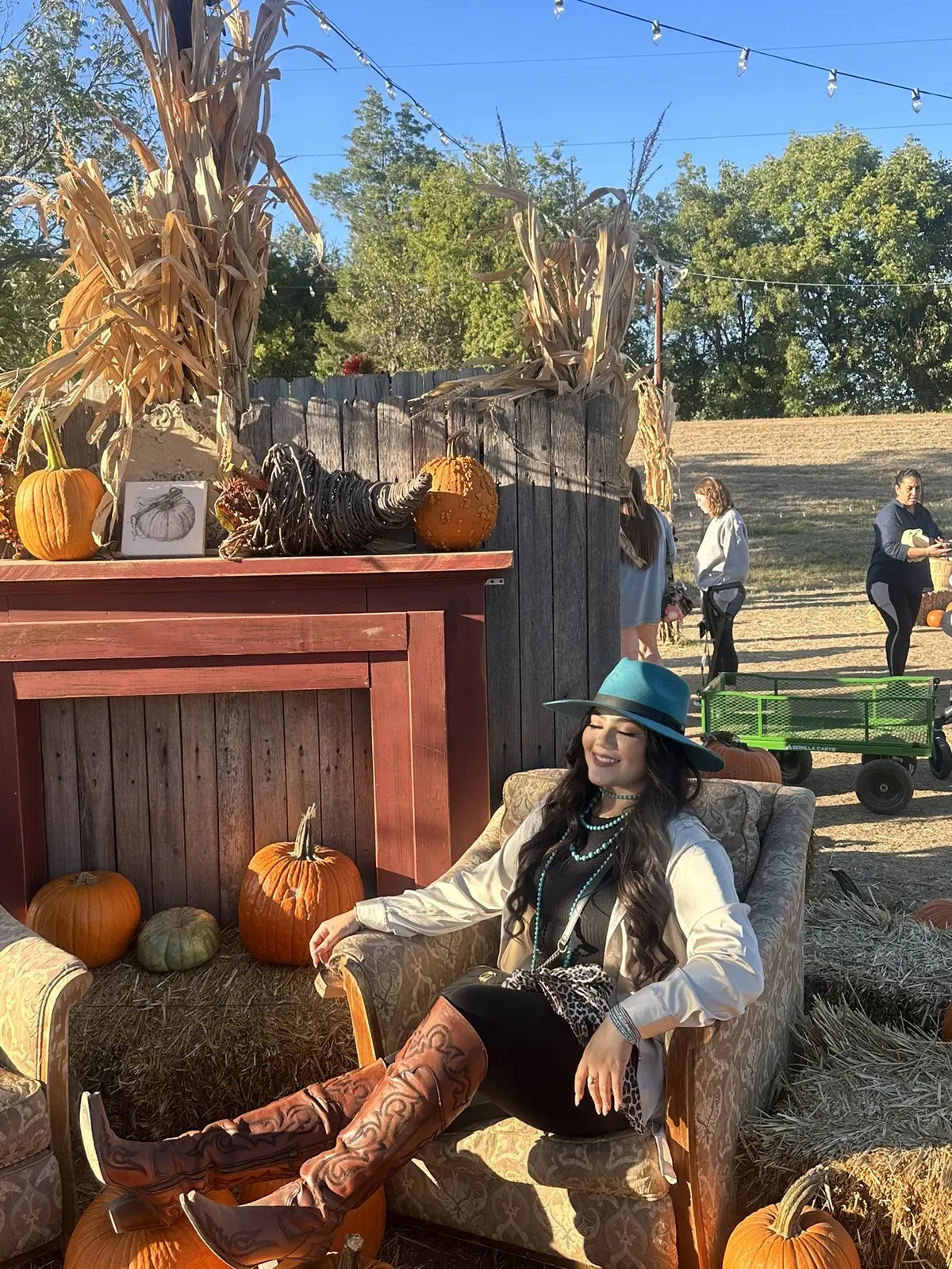 #onlyintexas #western #vaquera #westernoutfits #fall #waitingforchristmas #westernfashion #fashion #texas #georgestrait #fortworth #pumpkinpatch #foryoupage 