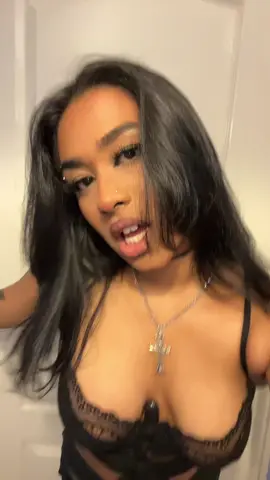 i was on ft with @Ivi🐣 whilst recording these tik toks #thirsttok #bisexual #misstherage #bisexual #fyp🖤 