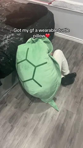 She loves it so much🥺 #foryoupage #trending #viralfinds #viral #couplegoals #aquacuddles #turtlepillow 