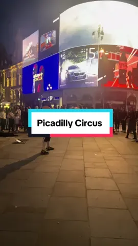 Just a random night strolling in london 🫶🏼 #unitedkingdom #talesoflondon #london #picadillycircus #streetparty  #streetdance #dancing #gangnamstyle #centrallondon🇬🇧 #fun 
