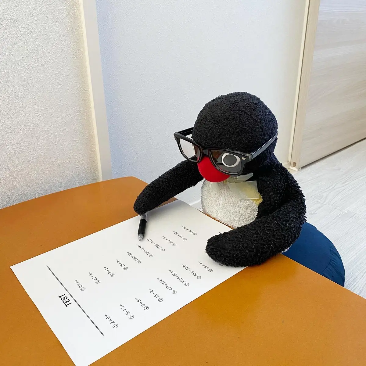 🐧🤔🔥 ・ #ピングー #pingu #ぬい撮り #ペンギン #penguin #🐧 #テスト #test #stuffedanimals #plushies #nootnoot #japan 