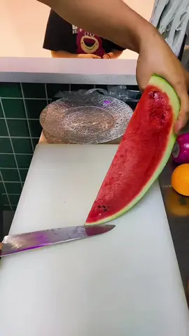 How to make a fruit bowl to impress your guests 