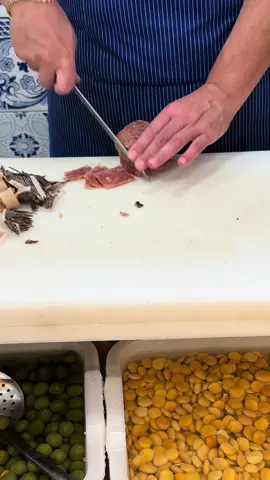 Zio Paolo e suoi detti… mentre prepara una uantiera per un cliente che vuole restare leggero #ziopaul #neiperte #opereomus #santamarialacarità #perte 