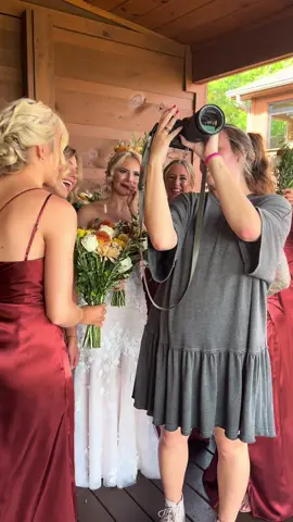 when the bride is DROP DEAD GORGEOUS #fyp #bridalmakeup #bridaltiktok #bridetok #weddingtiktok #weddingphotographer #weddingphotos #weddinginspo #trending #greedy 