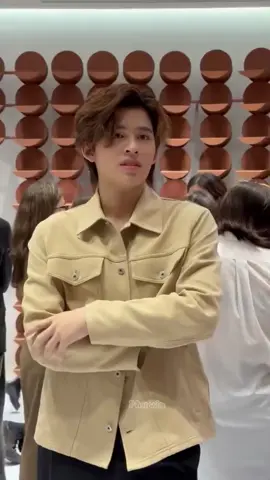 Nara ga mau dibilang cantik tapi menurut gw dia ganteng banget mana ada cantik