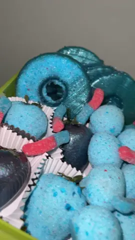 Sour Blue Razz 🥶🩵 #candygrapes #candypineapples #candystrawberries #bluerazz #blueraspberry #candyfruit #candyfruitintampa #blueraspberry #sour #israel #fyp #foryou  ✨NOW SHIPPING SPICY BOWLS & CANDY GRAPES ONLY ‼️ CLICK THE LINK IN BIO