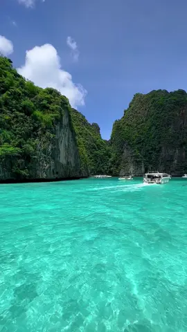 Island Life of Turquoise Waters 💦✨ 📍Pileh Lagoon 🏝️ Krabi , Thailand 🇹🇭 . #thailand #thailandtravel #travelthailand #pilehlagoon #kohphiphi #phiphiisland #krabi #islandlife #beachvibes #nature #vacation #turquoisewater #travel 
