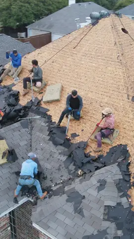 🙌💯  #roofing #roof #rufing #roferoschingones #roferos💯 #construction #constructionlife #shingleroof #roofreplacement #hail #haildamage 