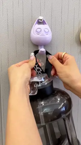 This blinking cute eye cat hook, really too creative, no hole does not hurt the wall, cocoa and love love, is a hook is also decorative, stuck anywhere can hang #noholehook #homegood #hook #gooditem #mademebuyit #tiktokshopcybermonday #tiktokshopblackfriday #homegoodsthings #bathroomgoodthing 