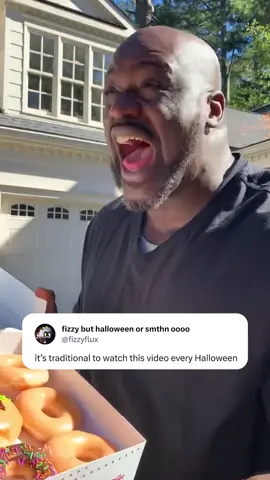 This #Shaq video is hilarious ... watch until the end 😂 #NBA #halloween  (via shaq)