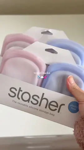 These stasher bags in the pocket size are perfect for storing small toiletries and they are also anti-leak 🥺 (linked in Amazon store front)  #stashers#worldmarketfinds#amazonstorefront @Stasher 