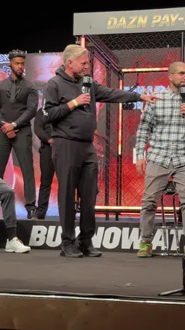 Logan Paul brought Chris Hansen onstage at the press conference with Dillon Danis. #dillondanis #chrishansen #loganpaul 