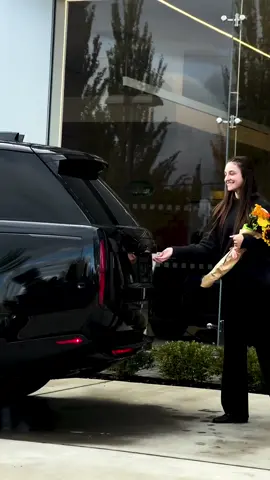 Precious cargo 🥰💐 #rangeroverautobiography #rangeroverlife #rangeroverblack #newrangerover #rangerovergirl #rangerovermom 