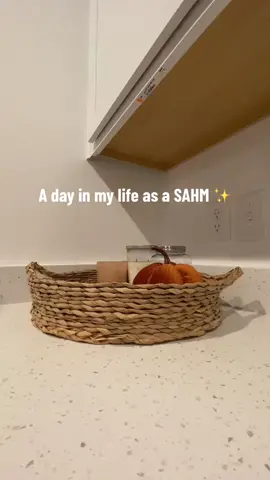 A day in my life as a sahm gotta be honest with you guys ! Havent had the motivation to film these last few days I feel like giving up 😭 #sahm #sahmlife #MomsofTikTok #momtok #ditlofamom #fyp 