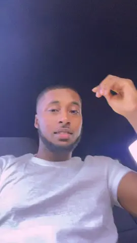 R Kelly really got hits idk who robert was 😂😂😂. #BlackTikTok #fyp #foryou #rkelly #honeylove #rkellyhoneylove #carconcert #haircut #90sthrowback #90srnb 